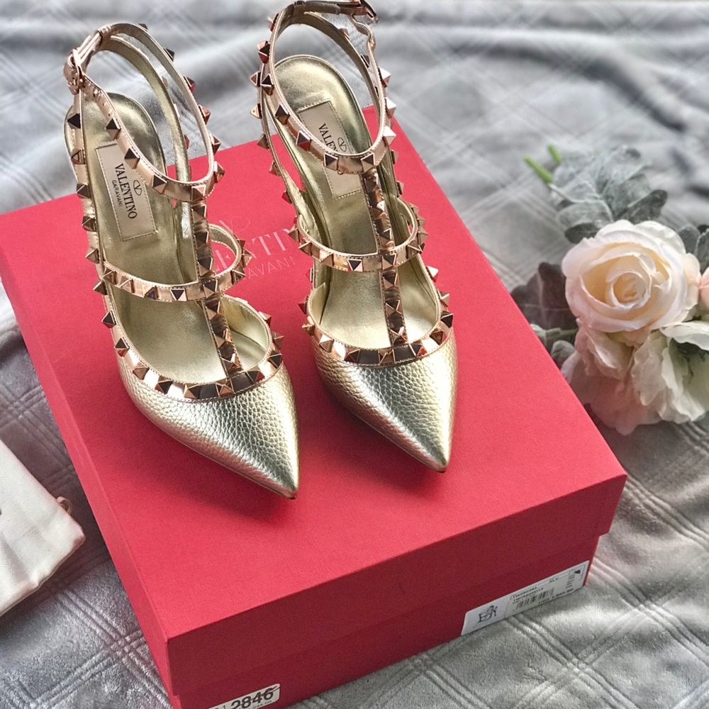 Valentino Rockstud Pumps - Picture 2 of 16